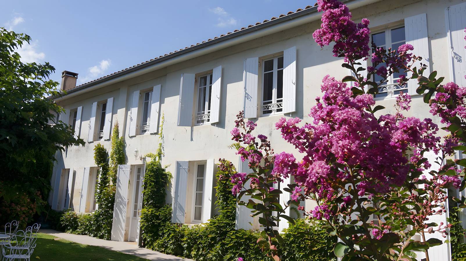 Gîte con piscina La Petite Gironde in Porchères, Región de Libourne