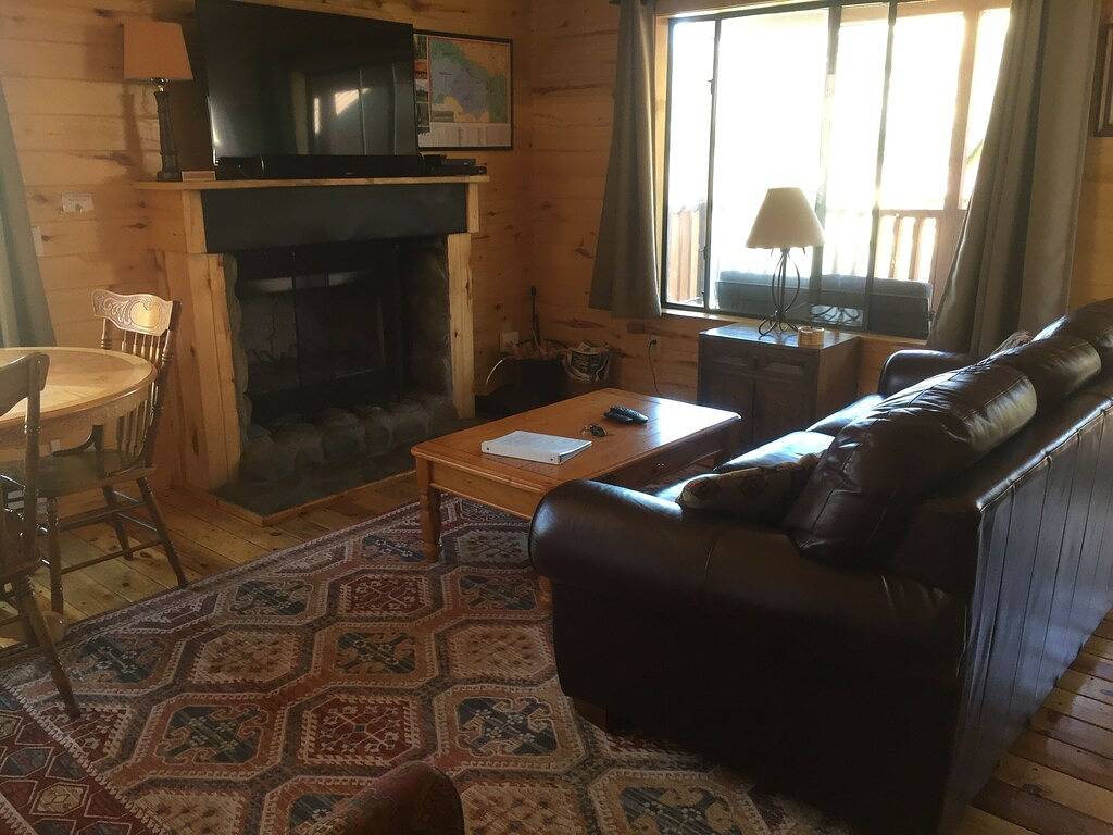 2Br / 1Ba Hütte auf der Main Street in Greer / Stocked Forellenteich! $ 145 pro Nacht in Greer, Apache County