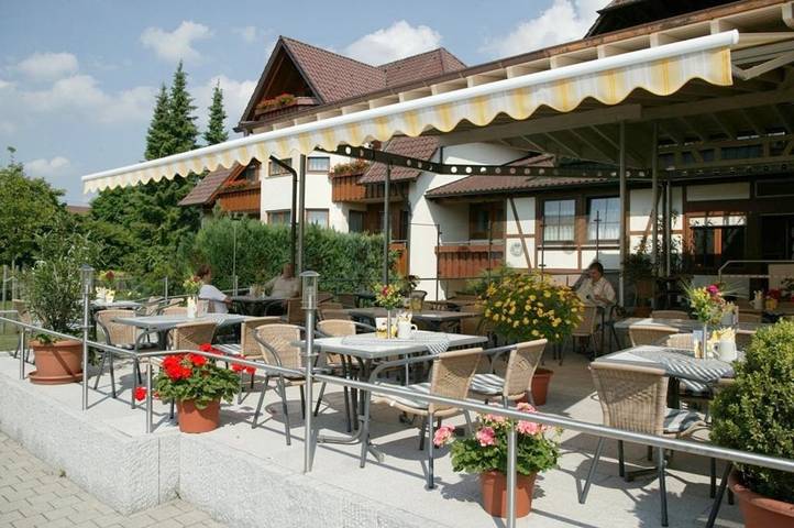 Ferienhaus, mit Balkon und Terrasse sowie Garten und Ausblick in Neubulach - 4