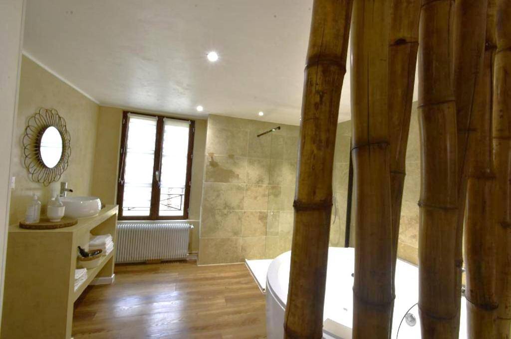 Appartement entier, Appartement jacuzzi privatif Love&Zen in Verneuil-sur-Avre, Région d'Évreux