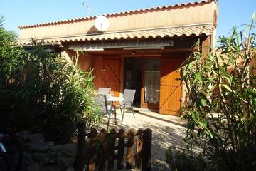 Ferienhaus für 4 Personen, mit Garten und Terrasse sowie Pool in Les Ayguades