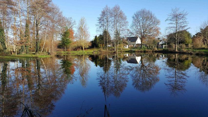 Gîte pour 14 personnes, avec terrasse ainsi que jardin et piscine à Marcey-les-Grèves
