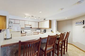 Vacation Apartment for 4 Guests in Ludlow, Okemo Mountain, Picture 2