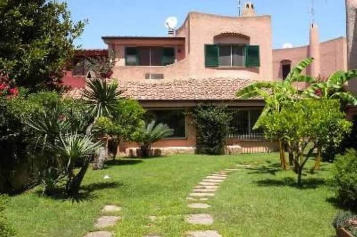 Ferienhaus für 11 Personen, mit Balkon und Garten sowie Pool