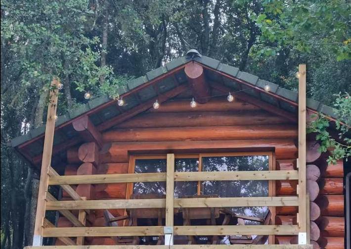 Camping pour 3 personnes, avec Jacuzzi et Terrasse ainsi que Jardin et Piscine