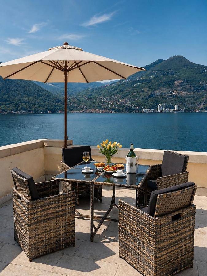 Ferienwohnung für 4 Personen, mit Terrasse und Garten sowie Pool und Seeblick