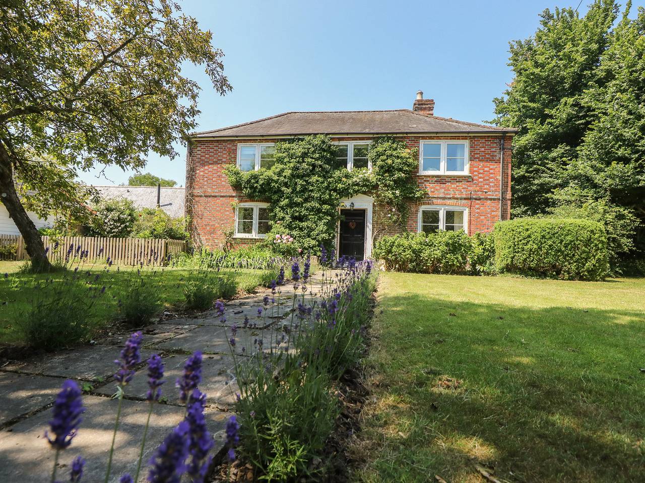 Guildford Farmhouse in Havenstreet and Ashey, Isle of Wight