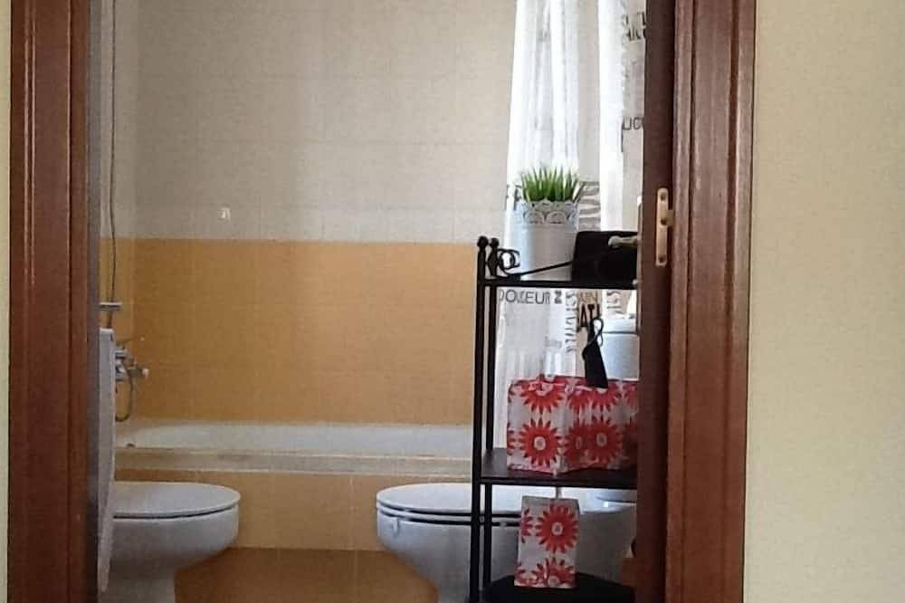 Apartamento inteiro, Casa del la Luz na bela área verde, piscina, grande terraço in Urbanizacion Costa Esuri, Ayamonte