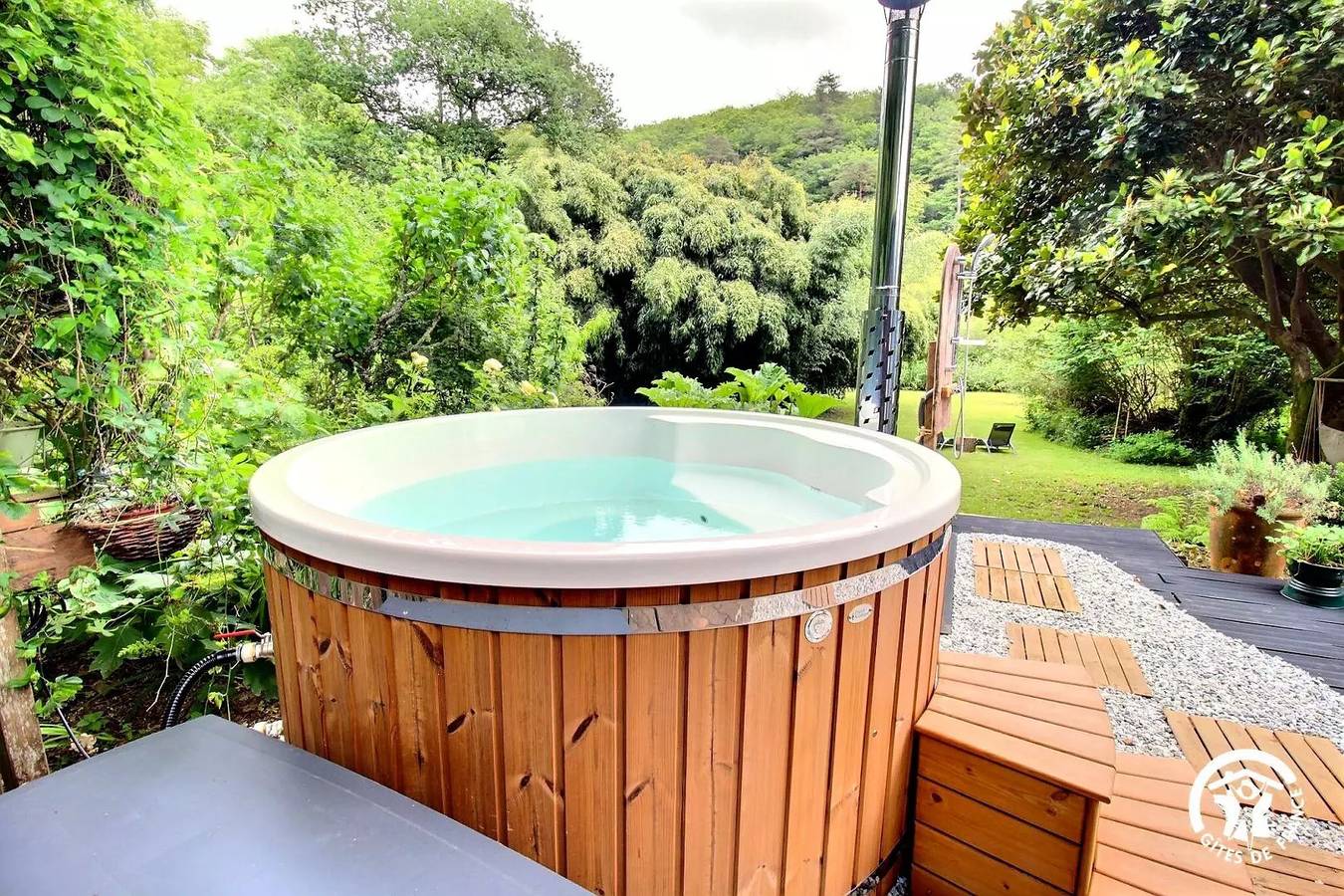 Acogedora casa rural con jardín, TV y WiFi cerca del río Le Blavet in Inzinzac-Lochrist, Region de Lorient