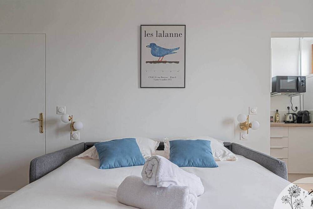 Entire apartment, Buzz l'Éclair Vers l'infini at Disneyland Paris in Magny-le-Hongre, Seine-et-Marne