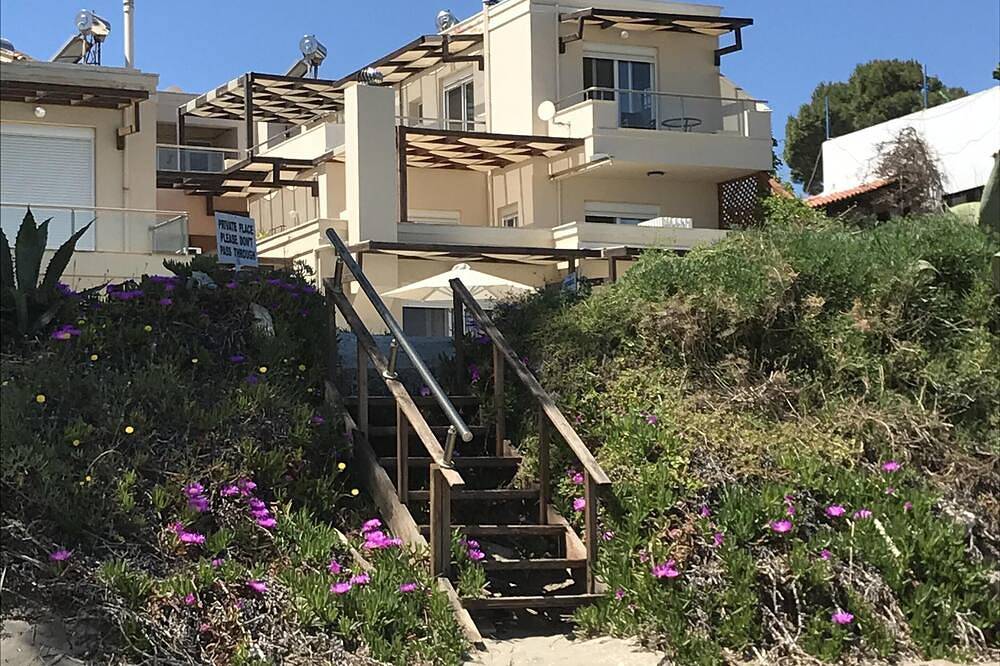 Arena - Beach Villa -   -  Wifi- Sleep 4 - Sea view - Direct access to beach in Kalyves, Chania und Umgebung