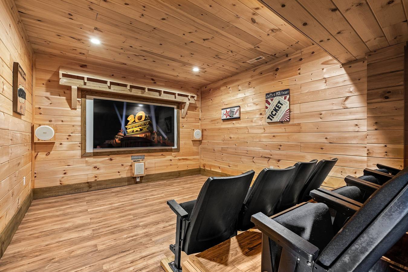 Entire apartment, Amazing View Cabin w/Gameroom, Hot Tub & Fire Pit in Waldens Creek, Sevier County