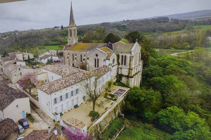 Gîte pour 4 personnes, avec jardin à Gensac