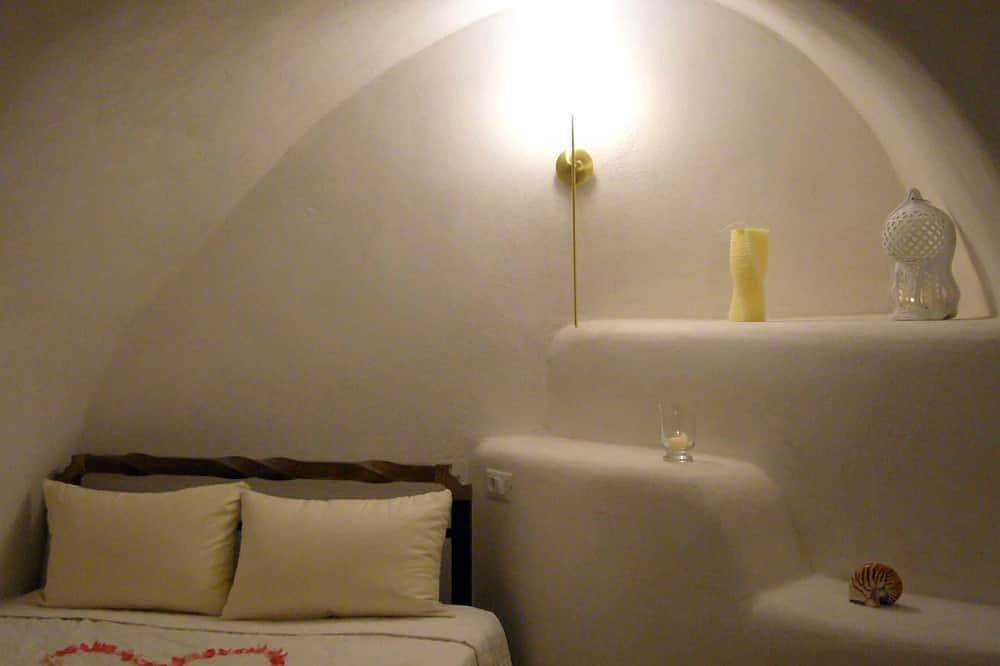 Entire apartment, Briga Villas  Studio 1 - private terrace. Astonishing view of Caldera /volcano in Firostefani, Thera