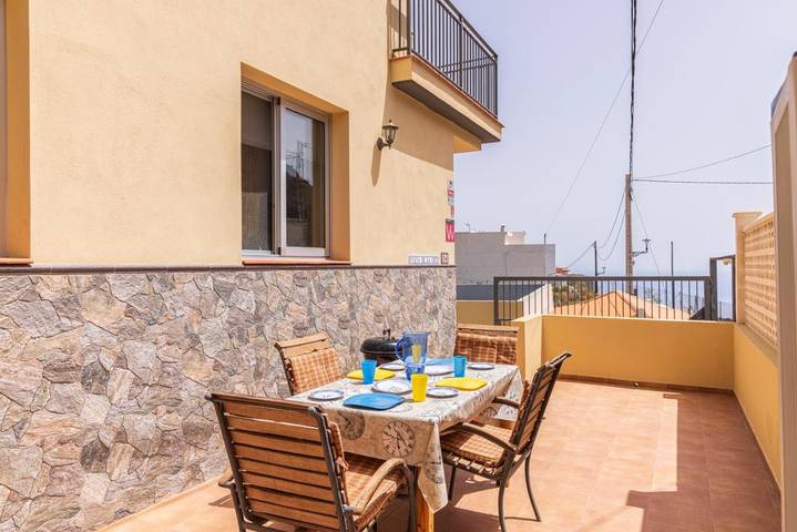 Gîte pour 4 personnes, avec terrasse dans Tamaimo - 2