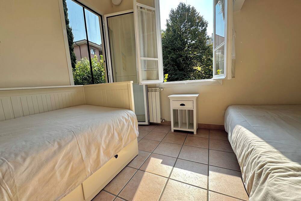 Appartamento intero, Villa in città I 6 ospiti I Mare 5 min I Giardino in Vallecrosia, Riviera di Ponente