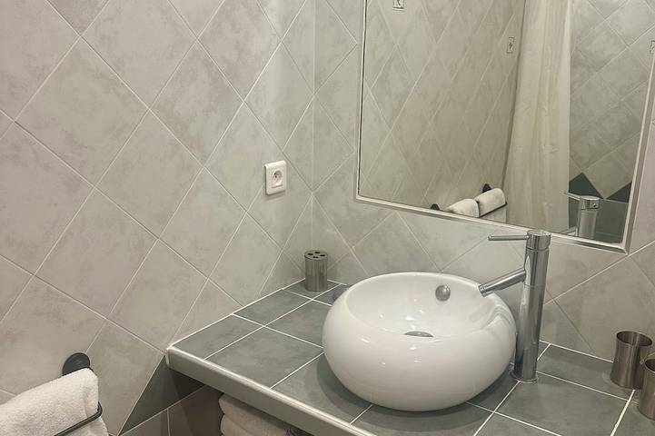 Gîte pour 6 personnes, avec jardin et piscine à Propiac - 4