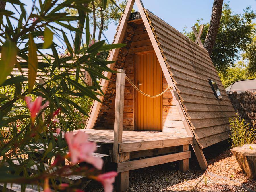 Camping Les Genêts - Hébergement 2 personnes - Cabadienne 1 chambre 8m² avec terrasse 2 pers in Saint-Jean-de-Monts, Vendée