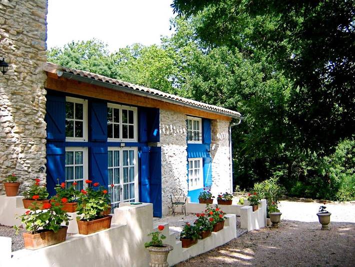 Location de vacances pour 8 personnes, avec Terrasse ainsi que Jardin et Piscine à Cenne-Monestiés