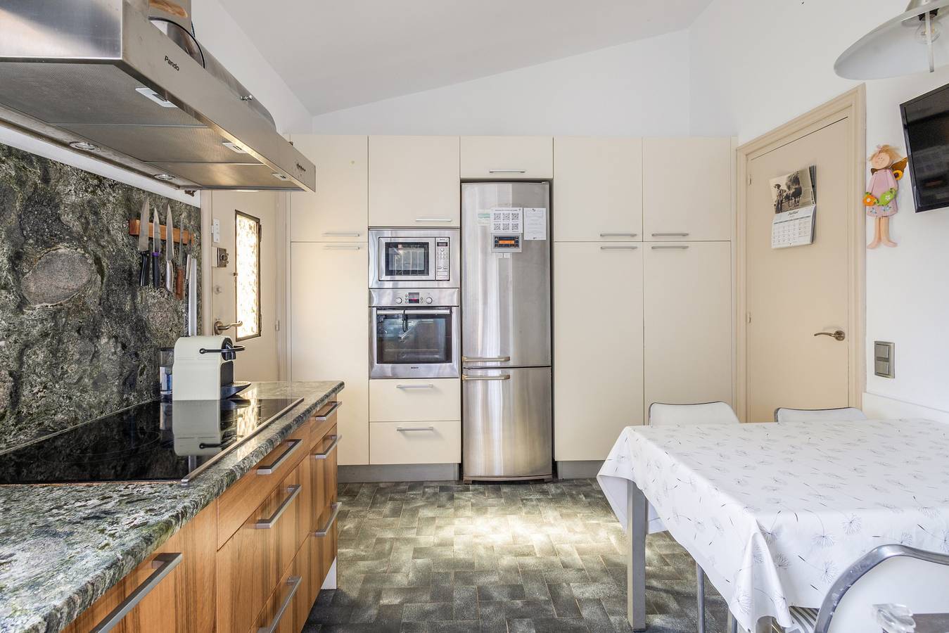 Casa Vacacional 'Roques Brunes - Seva' con Vistas a la Montaña, Wi-Fi y Aire Acondicionado in Seva, Interior de Barcelona