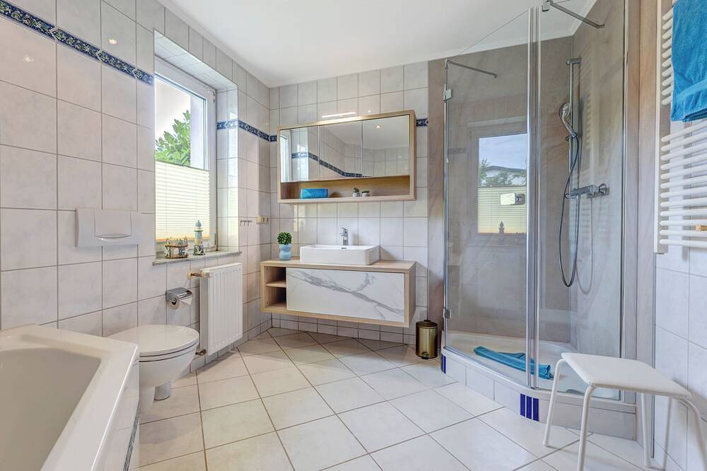 Ganze Wohnung, Ferienhaus Renate, Whg. 02: 72 m², 4 Schlafplätze, Kamin & Wlan in Bansin, Heringsdorf
