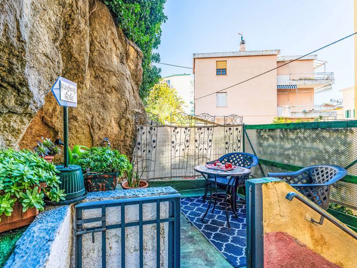 Ferielejlighed for 5 personer, med have og terrasse i San Remo