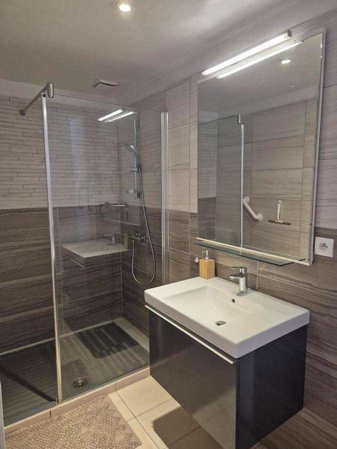 Location de vacances pour 2 personnes, avec piscine et terrasse à Lauris - 4