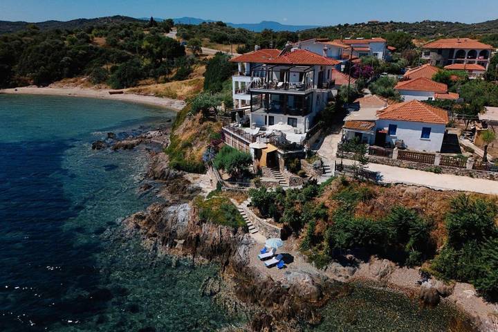 Villa for 5 people, with view and balcony, child-friendly in Halkidiki