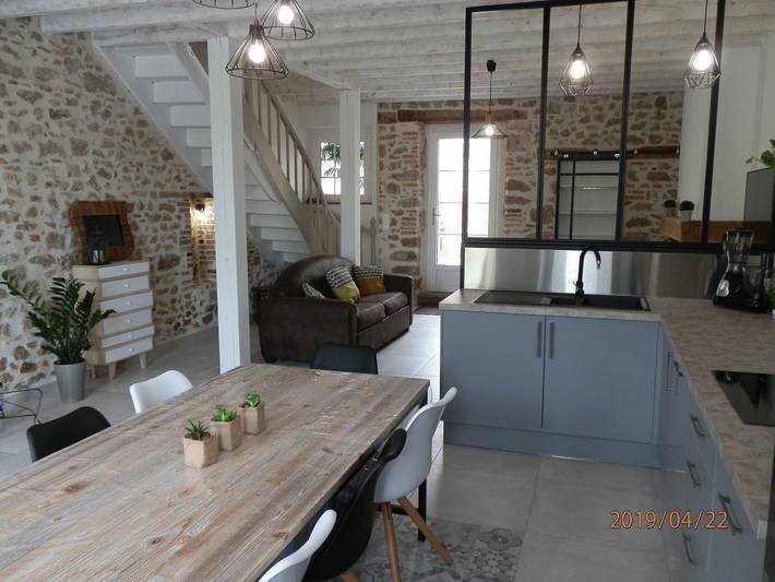 Gîte pour 8 personnes, avec terrasse ainsi que jardin et jacuzzi