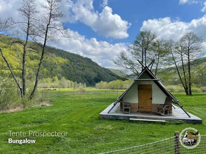 Mobil home pour 4 personnes, avec vue ainsi que jardin et vue sur le lac à Menétrux-en-Joux - 2