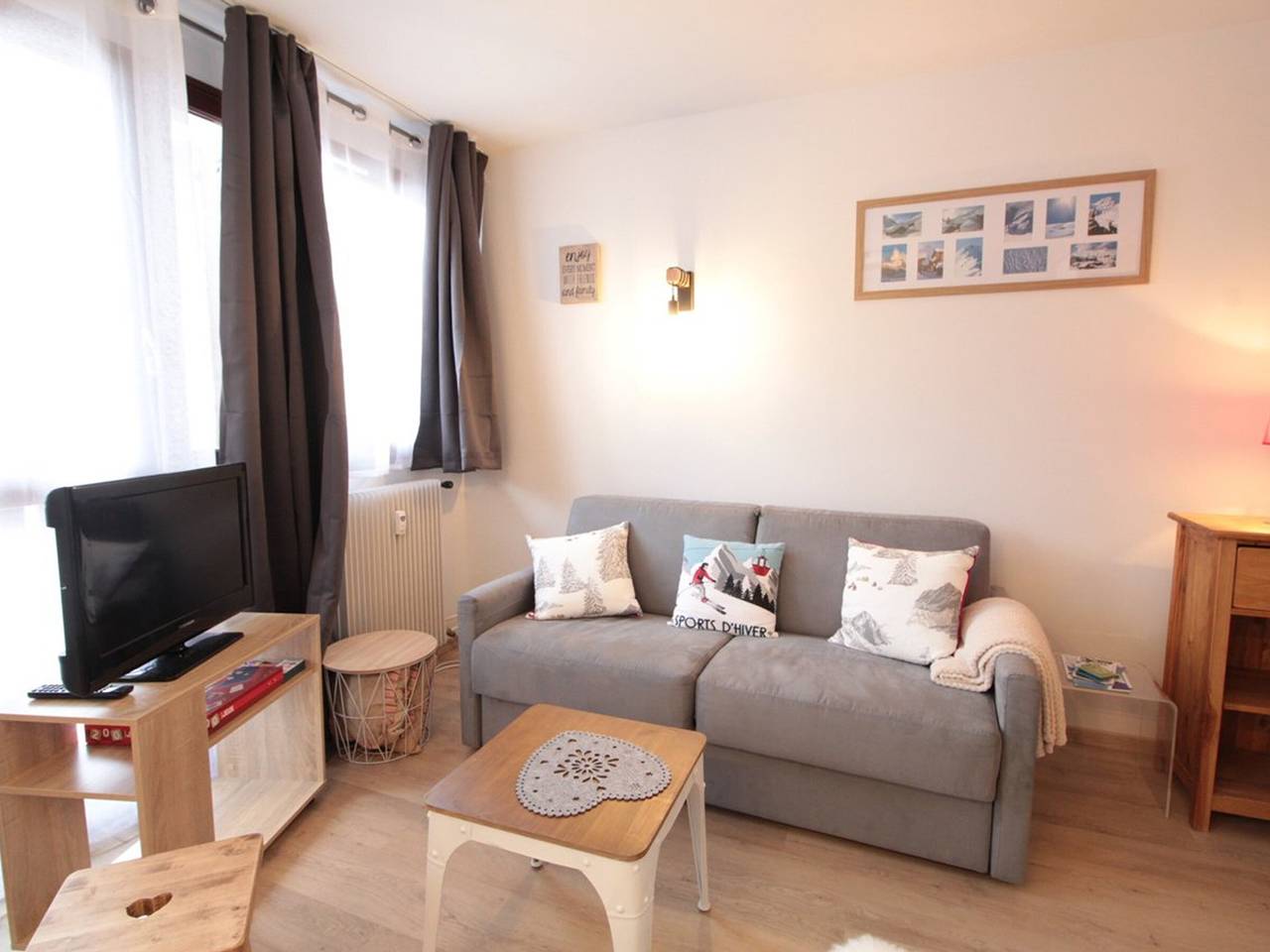 Apartamento entero, Acogedor apartamento 2 piezas con balcón, centro del pueblo, a 300m de las pistas, ¡ideal para 5 personas! in Les Carroz, Arâches-la-Frasse