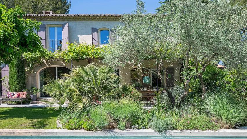 Location de vacances pour 11 personnes, avec jardin et piscine à Paradou