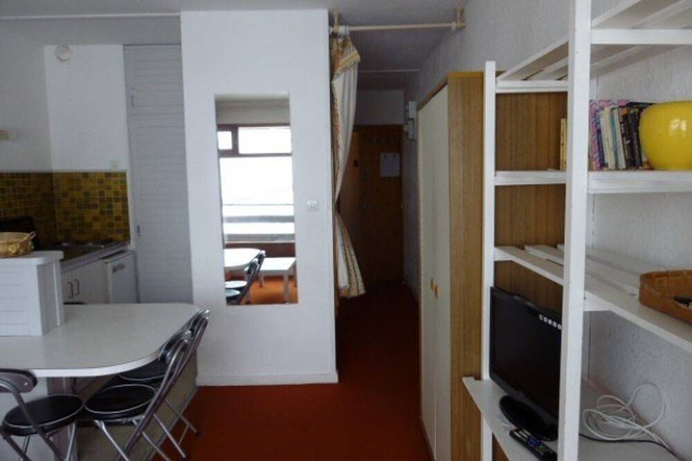 Entire apartment, Cozy studio for 4 near slopes with balcony in La Pierre Saint-Martin, Arette