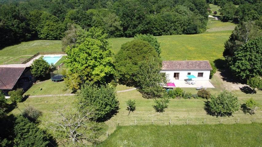 Location de vacances pour 5 personnes, avec jardin ainsi que vue et piscine à Coutras - 3