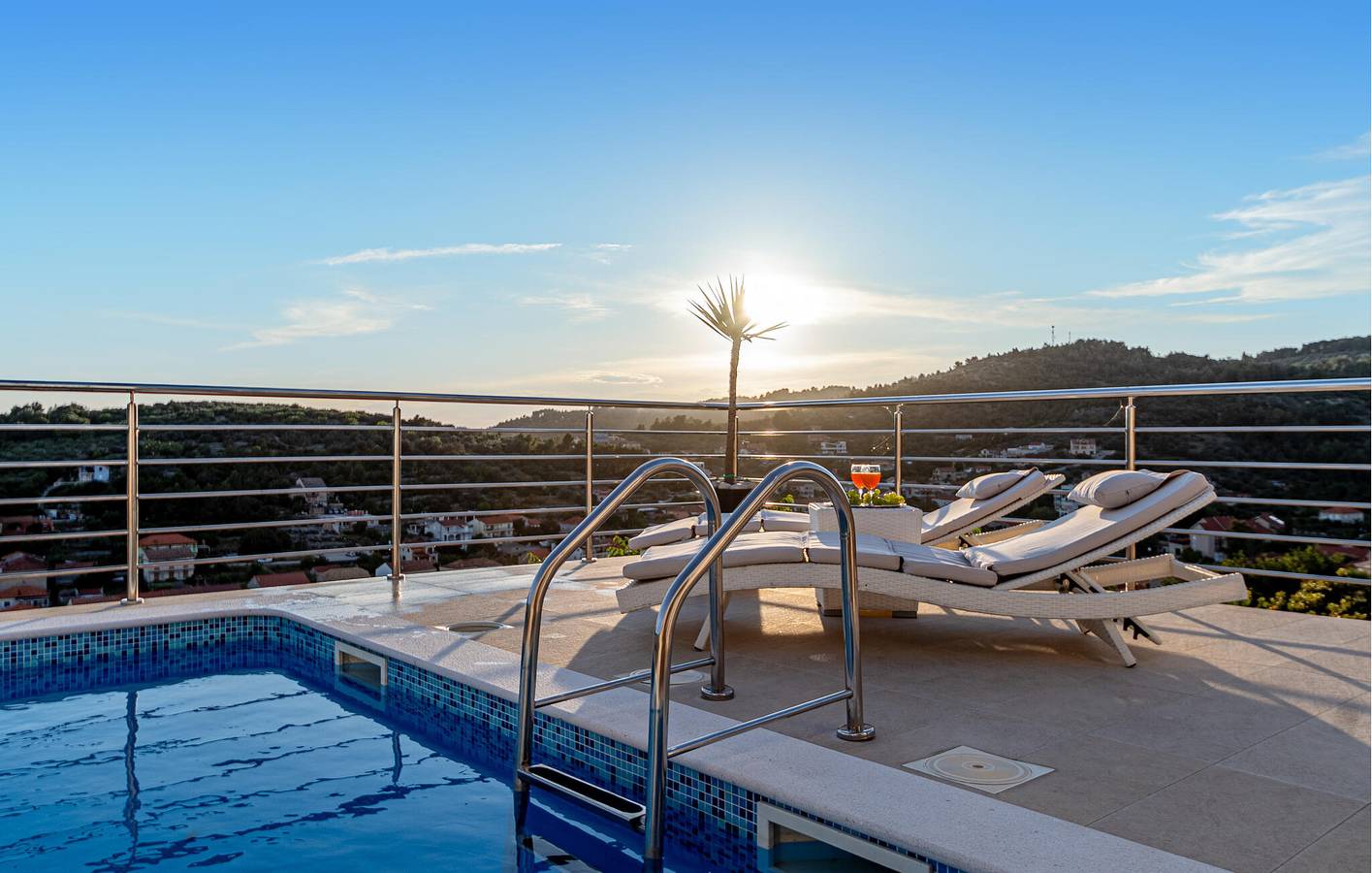 Gemütliches Apartment mit Pool und Terrasse, 2,5 km vom Strand entfernt in Vela Luka, Korcula