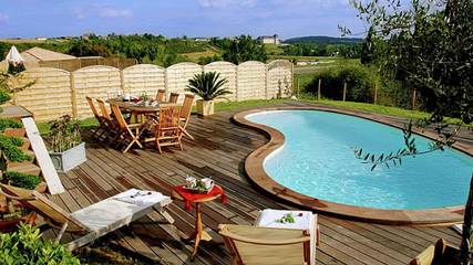 Gîte pour 8 personnes, avec jardin ainsi que terrasse et piscine à Chalais