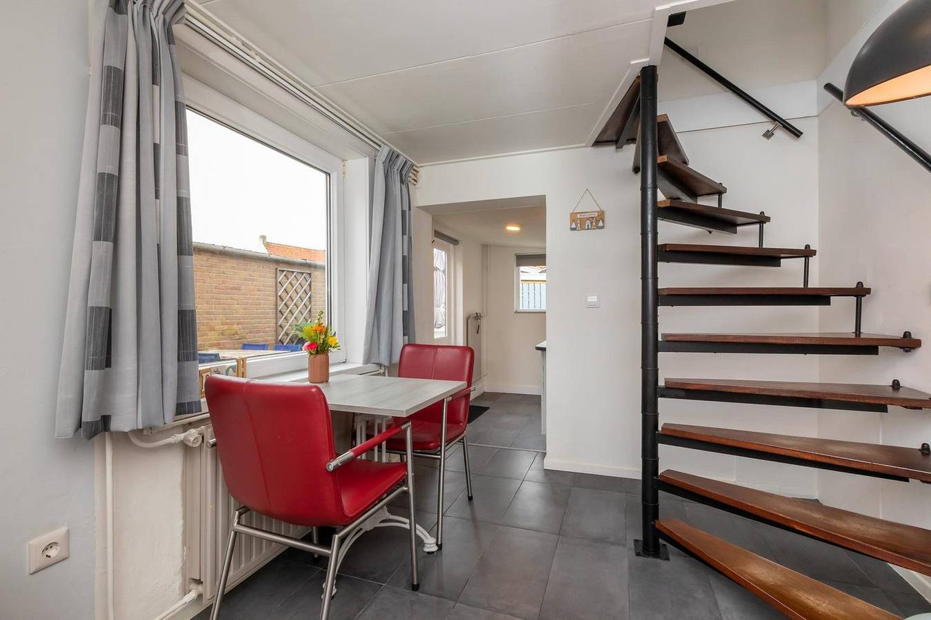 Cozy 2-person holiday home in the heart of Zoutelande, 300 meters from the beach in Zoutelande, Walcheren