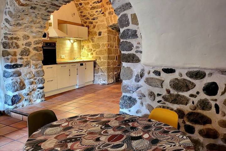 Gîte pour 6 personnes, avec balcon à Ucel