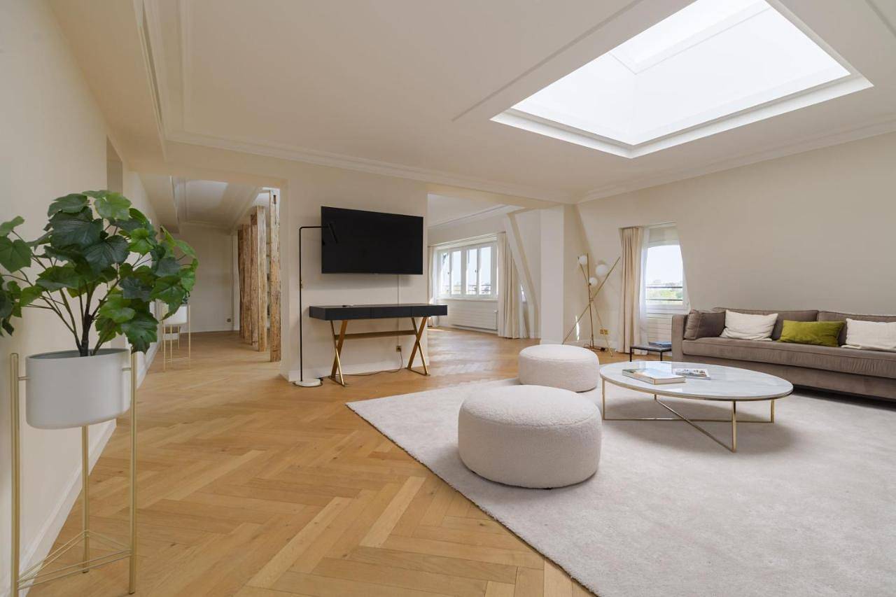 Cały apartament, Luxury apartments - Avenue Montaigne in Tour Eiffel, Paryż