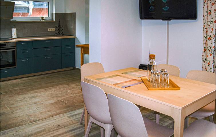 Apartment am Strand mit Parkplatz und WiFi, 1 km zum Strand in Tollensesee, Neubrandenburg