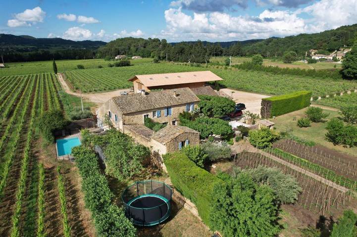 Gîte pour 7 personnes, avec Jacuzzi et Terrasse ainsi que Jardin et Bassin pour enfant à Bagnols-sur-Cèze