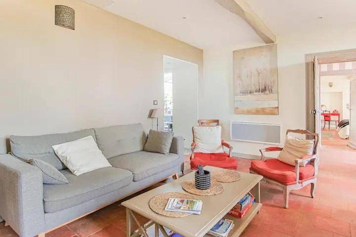 Location de vacances pour 14 personnes, avec terrasse ainsi que piscine et jardin, animaux acceptés à Aignes - 2