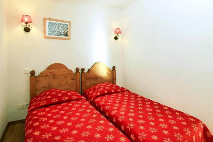 Ganze Wohnung, Right at the base of the ski slopes, sauna, parking, TV, ski lockers, 32 m², Val d'Allos in La Foux d'Allos, Allos