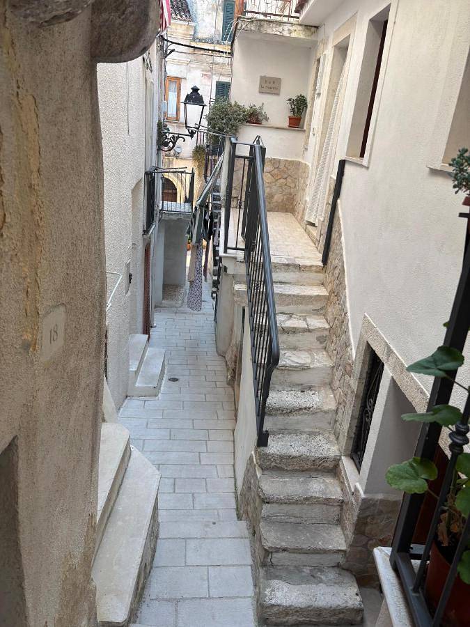 B&b per 4 persone, con balcone, adatto a famiglie con bambini in Rodi Garganico