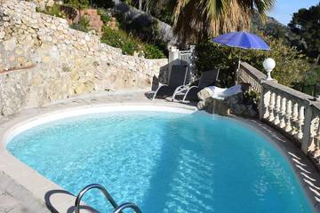 Gîte pour 2 personnes, avec piscine ainsi que jardin et terrasse à Èze