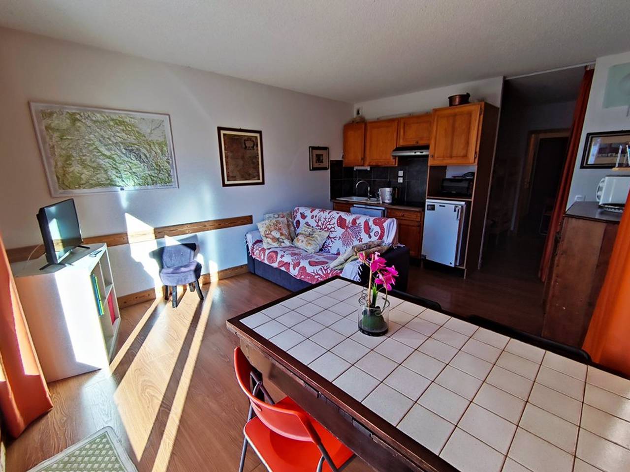 Apartamento entero, Acogedor apartamento de 2 piezas con terraza, bien equipado, garaje y acceso directo a pistas de esquí in Isola 2000, Isola