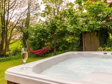 Chalet for 2 People in Cornwall, South West England, Photo 1