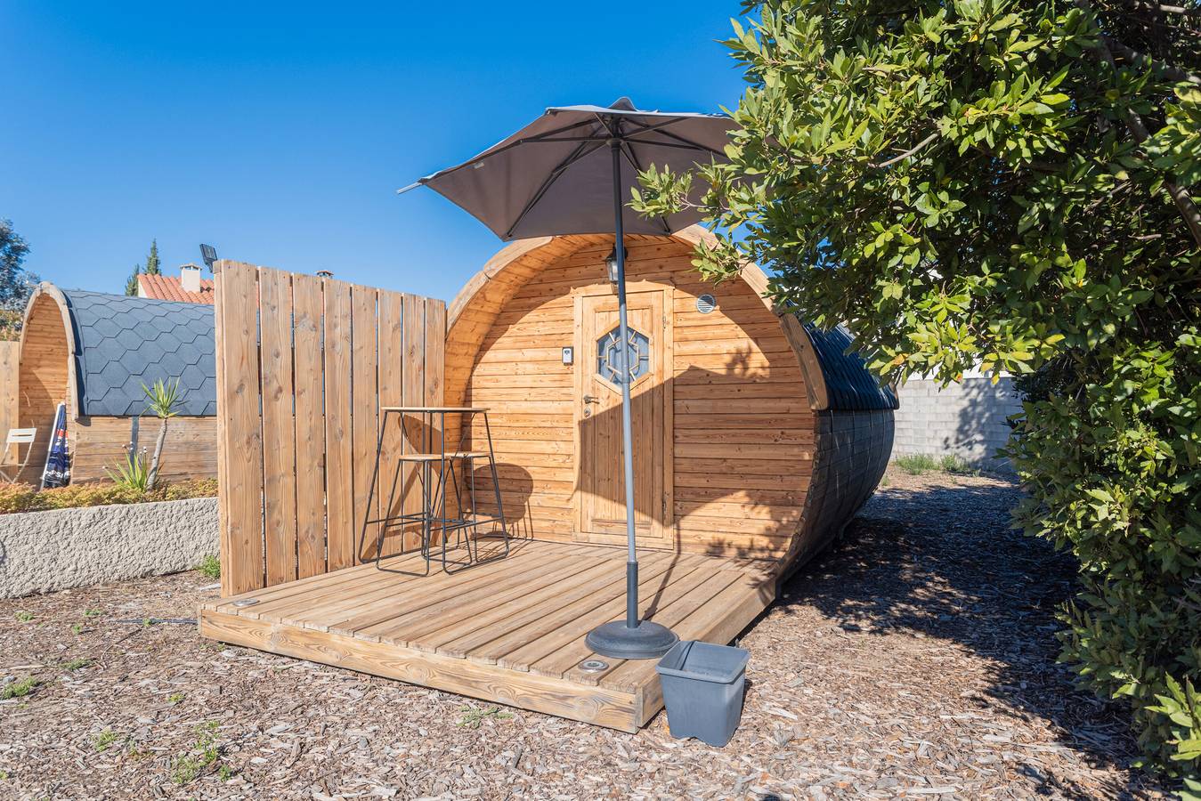 Apartamento entero, Apartamento 'Barrel Orange' con vistas a la montaña, terraza privada y aire acondicionado in La Côte Vermeille, Saint-André