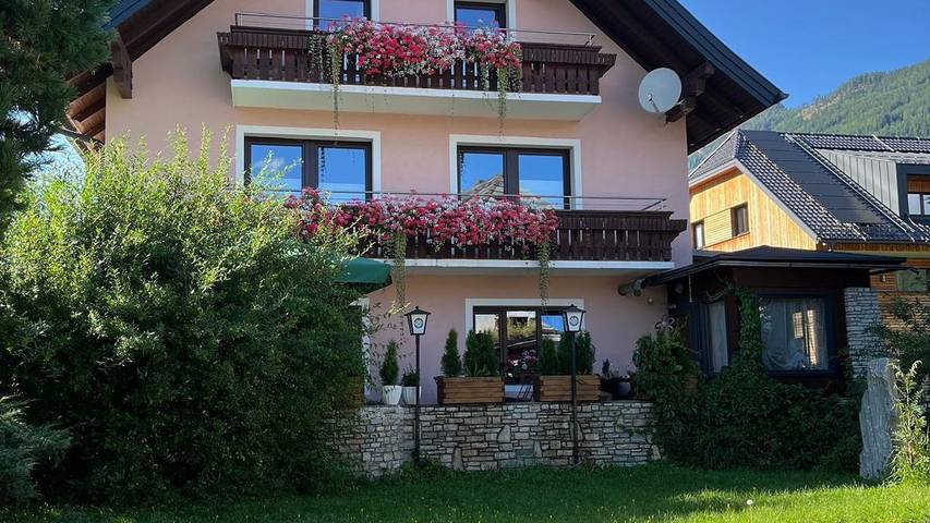 Ferienwohnung für 4 Personen, mit Balkon und Garten in Weißpriach