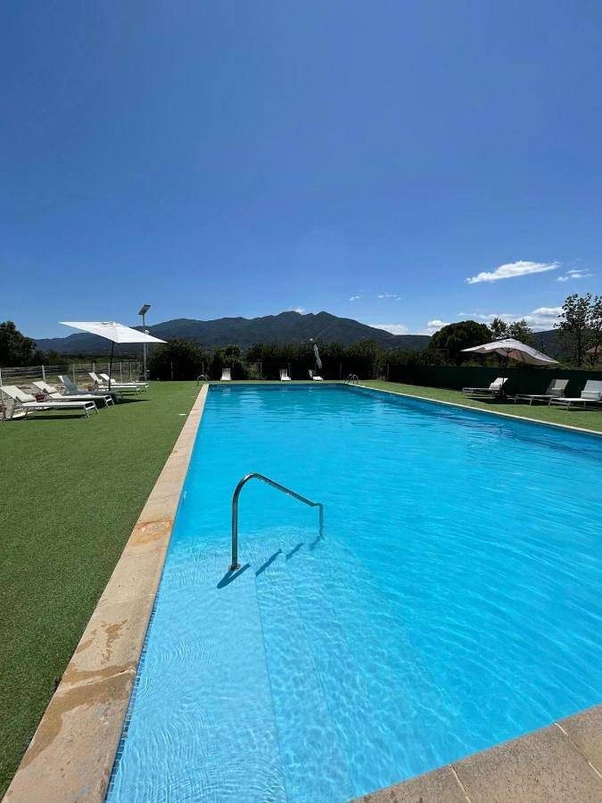 Hôtel pour 4 personnes, avec Terrasse ainsi que Jardin et Piscine à Tresserre